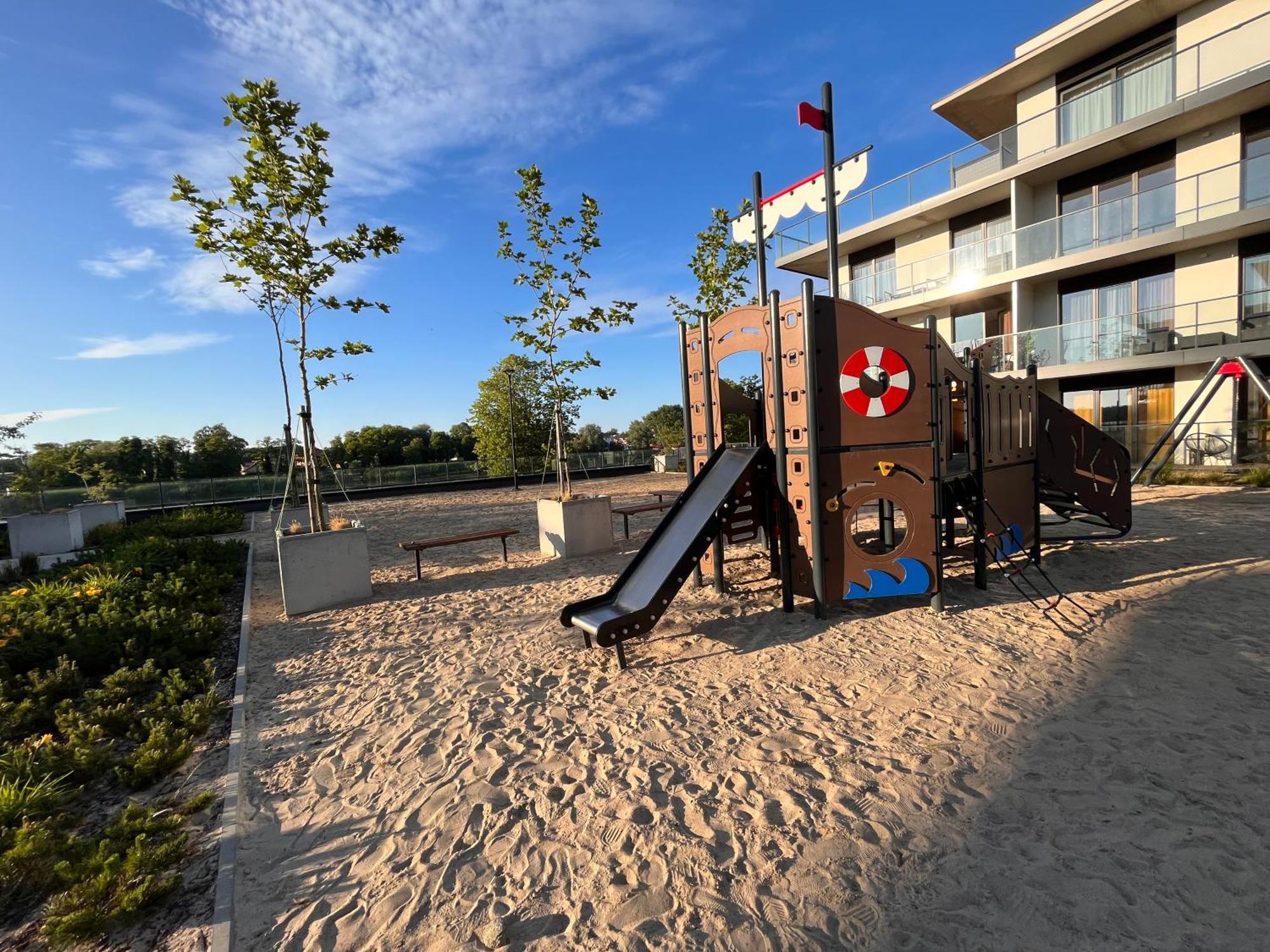 Apartament Z Wioslami Dziwnowアパートメント エクステリア 写真